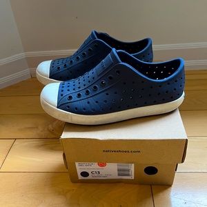 Native Jefferson shoes, size C13, regatta blue